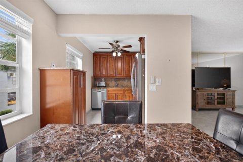 Condo in Delray Beach, Florida, 2 bedrooms № 2172357 - photo 9