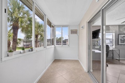 Condo in Delray Beach, Florida, 2 bedrooms № 2172357 - photo 23