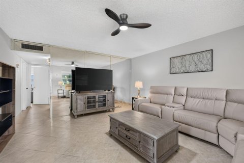 Condo in Delray Beach, Florida, 2 bedrooms № 2172357 - photo 4