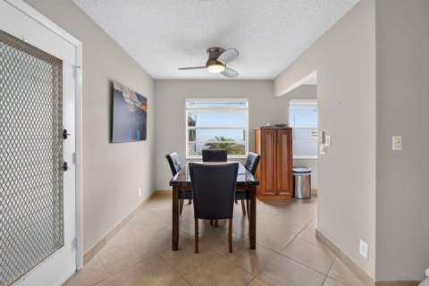 Condo in Delray Beach, Florida, 2 bedrooms № 2172357 - photo 11