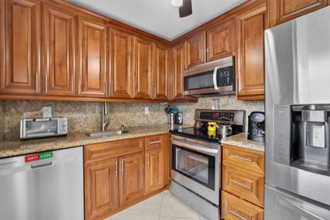 Condo in Delray Beach, Florida, 2 bedrooms № 2172357 - photo 7