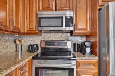 Condo in Delray Beach, Florida, 2 bedrooms № 2172357 - photo 10
