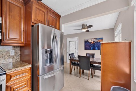 Condo in Delray Beach, Florida, 2 bedrooms № 2172357 - photo 8