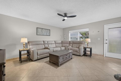 Condo in Delray Beach, Florida, 2 bedrooms № 2172357 - photo 2