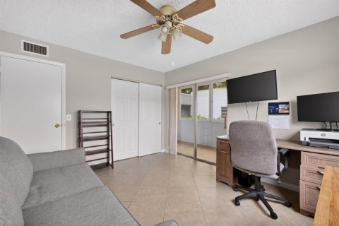 Condo in Delray Beach, Florida, 2 bedrooms № 2172357 - photo 13