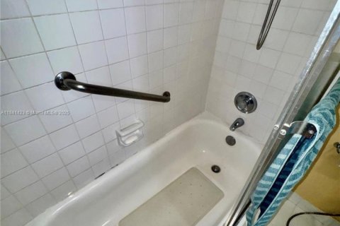 Купить кондоминиум в Авентура, Флорида 2 спальни, 101.82м2, № 1832473 - фото 13