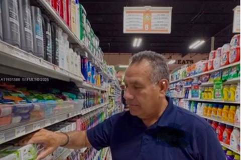 Купить коммерческую недвижимость в Майами, Флорида № 2034604 - фото 2