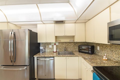 Купить кондоминиум в Помпано-Бич, Флорида 3 спальни, 150.5м2, № 1958604 - фото 21