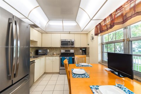 Купить кондоминиум в Помпано-Бич, Флорида 3 спальни, 150.5м2, № 1958604 - фото 20