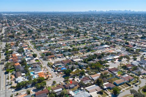 Casa en venta en Hialeah, Florida, 2 dormitorios, 110.55 m2 № 2033470 - foto 30