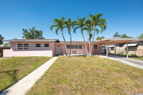 Casa en venta en Hialeah, Florida, 2 dormitorios, 110.55 m2 № 2033470 - foto 1