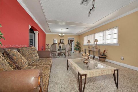 Casa en venta en Hialeah, Florida, 2 dormitorios, 110.55 m2 № 2033470 - foto 9