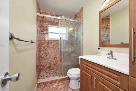 Casa en venta en Hialeah, Florida, 2 dormitorios, 110.55 m2 № 2033470 - foto 19