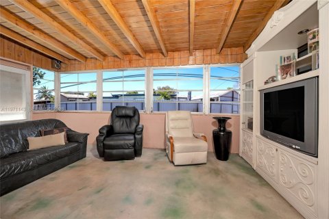 Casa en venta en Hialeah, Florida, 2 dormitorios, 110.55 m2 № 2033470 - foto 14