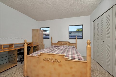 Casa en venta en Hialeah, Florida, 2 dormitorios, 110.55 m2 № 2033470 - foto 17