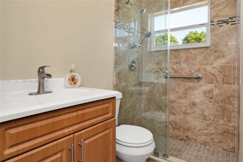 Casa en venta en Hialeah, Florida, 2 dormitorios, 110.55 m2 № 2033470 - foto 24