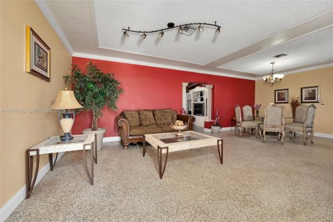 Casa en venta en Hialeah, Florida, 2 dormitorios, 110.55 m2 № 2033470 - foto 6
