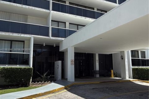 Copropriété à louer à Aventura, Floride: 2 chambres, 106.19 m2 № 2079874 - photo 4