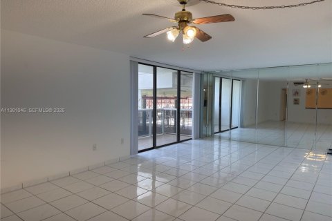 Copropriété à louer à Aventura, Floride: 2 chambres, 106.19 m2 № 2079874 - photo 9
