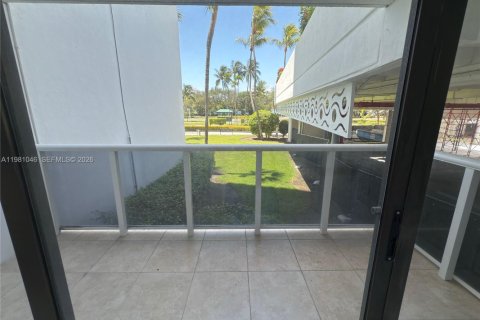 Copropriété à louer à Aventura, Floride: 2 chambres, 106.19 m2 № 2079874 - photo 12
