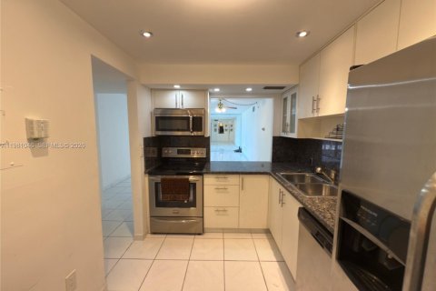 Copropriété à louer à Aventura, Floride: 2 chambres, 106.19 m2 № 2079874 - photo 8