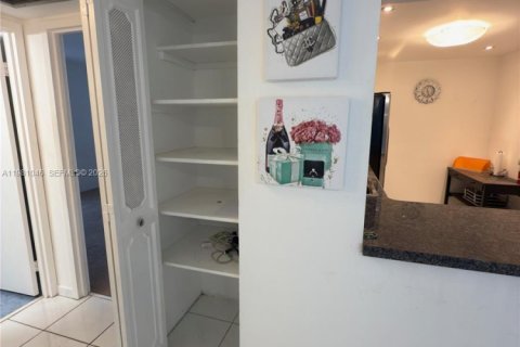 Copropriété à louer à Aventura, Floride: 2 chambres, 106.19 m2 № 2079874 - photo 13