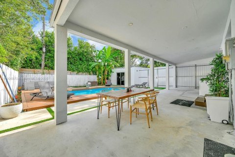 Casa en alquiler en Miami, Florida, 4 dormitorios, 144.93 m2 № 2054911 - foto 8