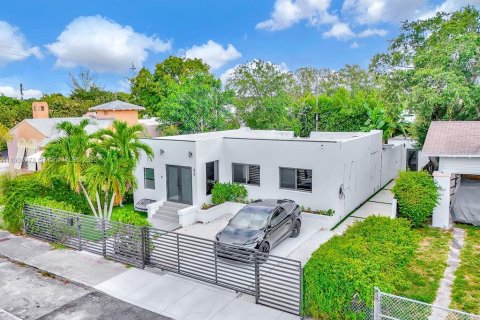 Casa en alquiler en Miami, Florida, 4 dormitorios, 144.93 m2 № 2054911 - foto 2