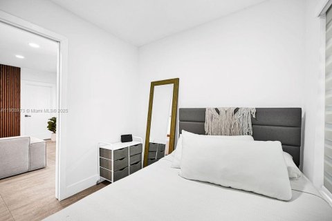 Casa en alquiler en Miami, Florida, 4 dormitorios, 144.93 m2 № 2054911 - foto 27