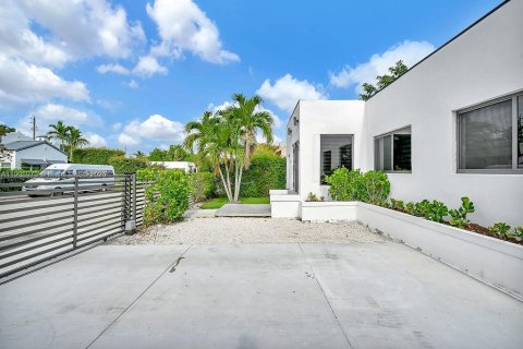 Casa en alquiler en Miami, Florida, 4 dormitorios, 144.93 m2 № 2054911 - foto 7
