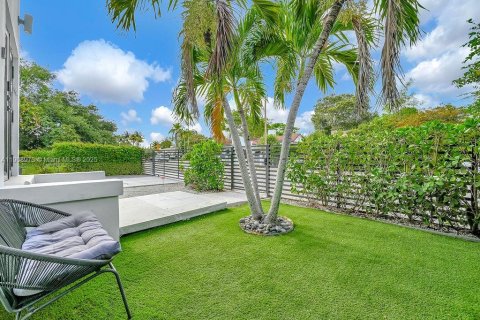 Casa en alquiler en Miami, Florida, 4 dormitorios, 144.93 m2 № 2054911 - foto 6