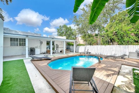 Casa en alquiler en Miami, Florida, 4 dormitorios, 144.93 m2 № 2054911 - foto 11