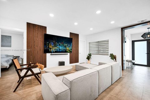 Casa en alquiler en Miami, Florida, 4 dormitorios, 144.93 m2 № 2054911 - foto 19