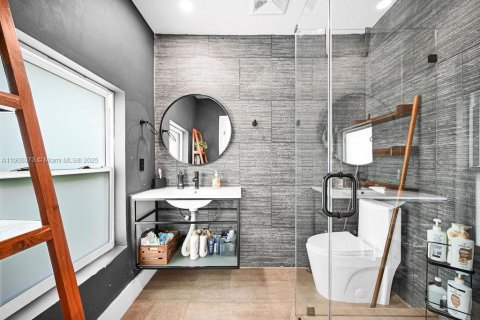 Casa en alquiler en Miami, Florida, 4 dormitorios, 144.93 m2 № 2054911 - foto 28