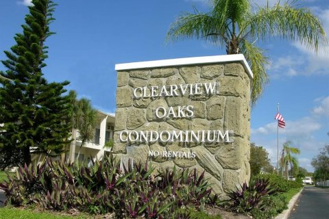 Condominio en venta en Kenneth City, Florida, 2 dormitorios, 81.29 m2 № 1777981 - foto 1