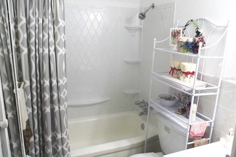 Condominio en venta en Kenneth City, Florida, 2 dormitorios, 81.29 m2 № 1777981 - foto 12