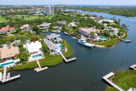 House in Jupiter, Florida 3 bedrooms, 267.84 sq.m. № 2253033 - photo 2