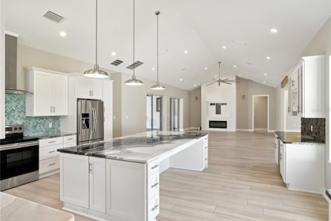 House in Groveland, Florida 5 bedrooms, 436.64 sq.m. № 2313064 - photo 9