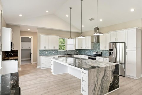 House in Groveland, Florida 5 bedrooms, 436.64 sq.m. № 2313064 - photo 8