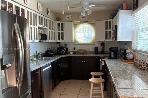 Дом в Майами, Флорида 2 спальни, 128.11м2 № 2048845