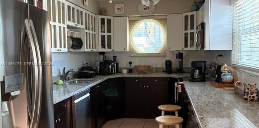 Дом в Майами, Флорида 2 спальни, 128.11м2 № 2048845