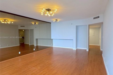 Condo in Miami, Florida, 2 bedrooms  № 2392087 - photo 5