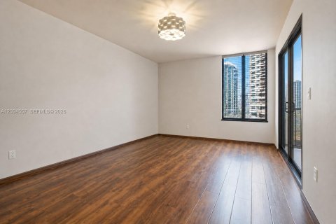 Condo in Miami, Florida, 2 bedrooms  № 2392087 - photo 8
