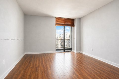 Condo in Miami, Florida, 2 bedrooms  № 2392087 - photo 14