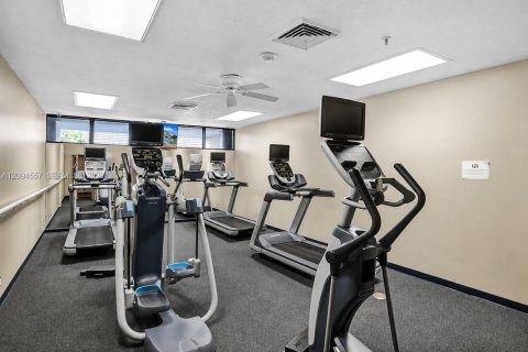 Condo in Miami, Florida, 2 bedrooms  № 2392087 - photo 27