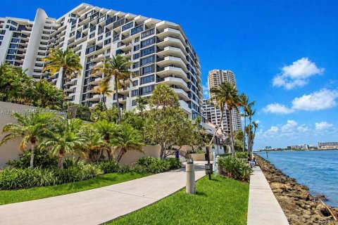 Condo in Miami, Florida, 2 bedrooms  № 2392087 - photo 20