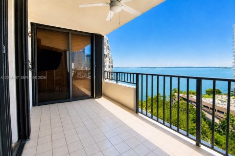 Condo in Miami, Florida, 2 bedrooms  № 2392087 - photo 4