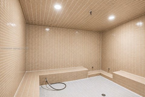 Condo in Miami, Florida, 2 bedrooms  № 2392087 - photo 29