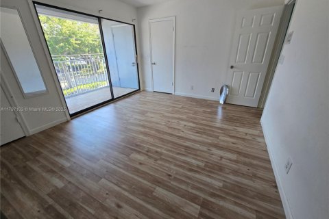 Townhouse in Lighthouse Point, Florida 2 bedrooms, 167.87 sq.m. № 1671538 - photo 4