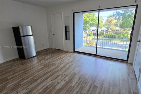 Townhouse in Lighthouse Point, Florida 2 bedrooms, 167.87 sq.m. № 1671538 - photo 3